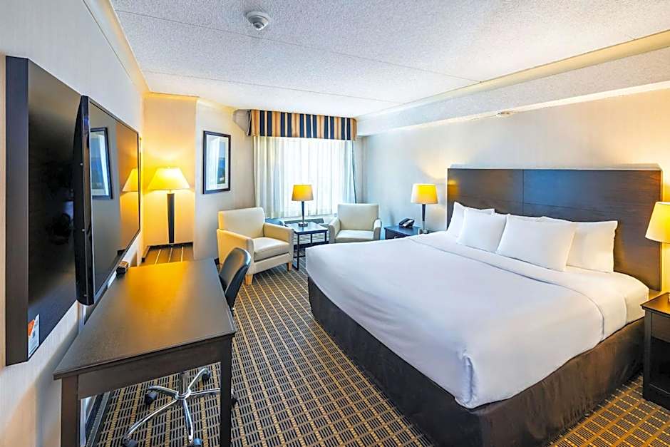 Quality Inn & Suites Garden Of The Gulf