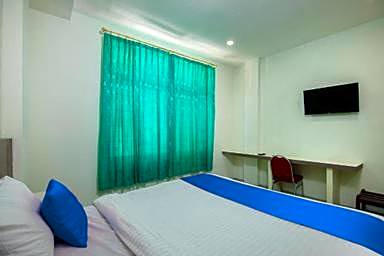 OYO 2382 Wisata Hotel