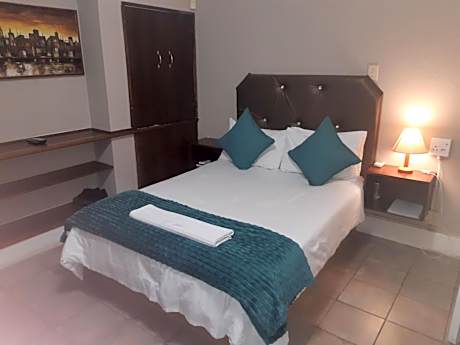 Queen Room with Shared Bathroom