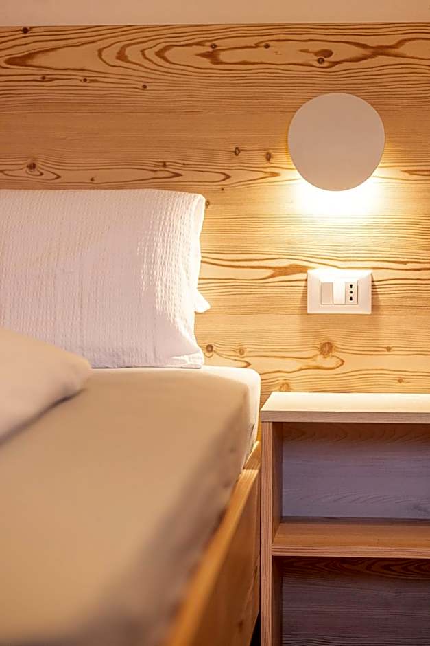 SAN PIETRO DOLOMITI Small Budget Hotel