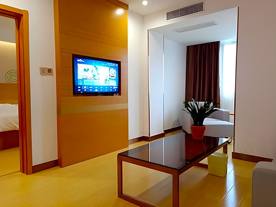 GreenTree Inn Fuyang Technician College