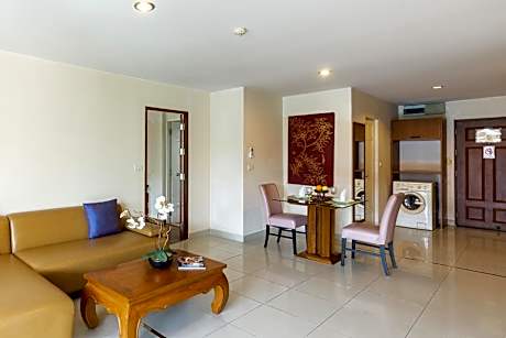 Junior Suite with Pool View - No Pets