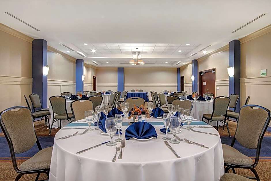 Holiday Inn Detroit Metro Airport By IHG