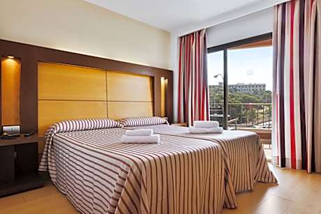 DOUBLE SINGLE USE WITH BALCONY