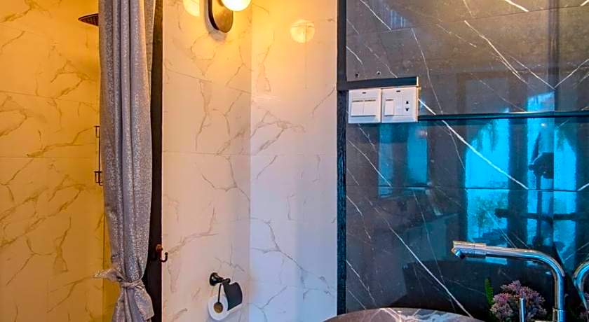 Isara Boutique Hotel and Cafe
