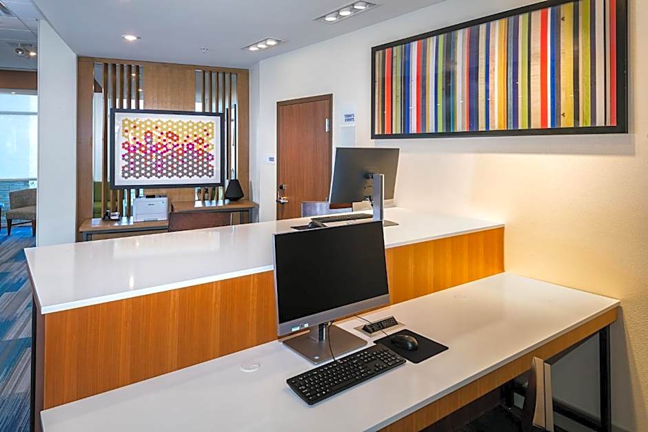 Holiday Inn Express & Suites Bend South By IHG