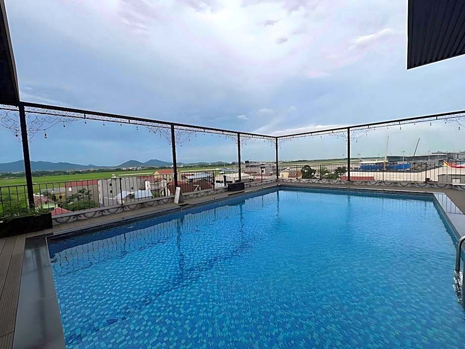Paragon Noi Bai Hotel and Pool