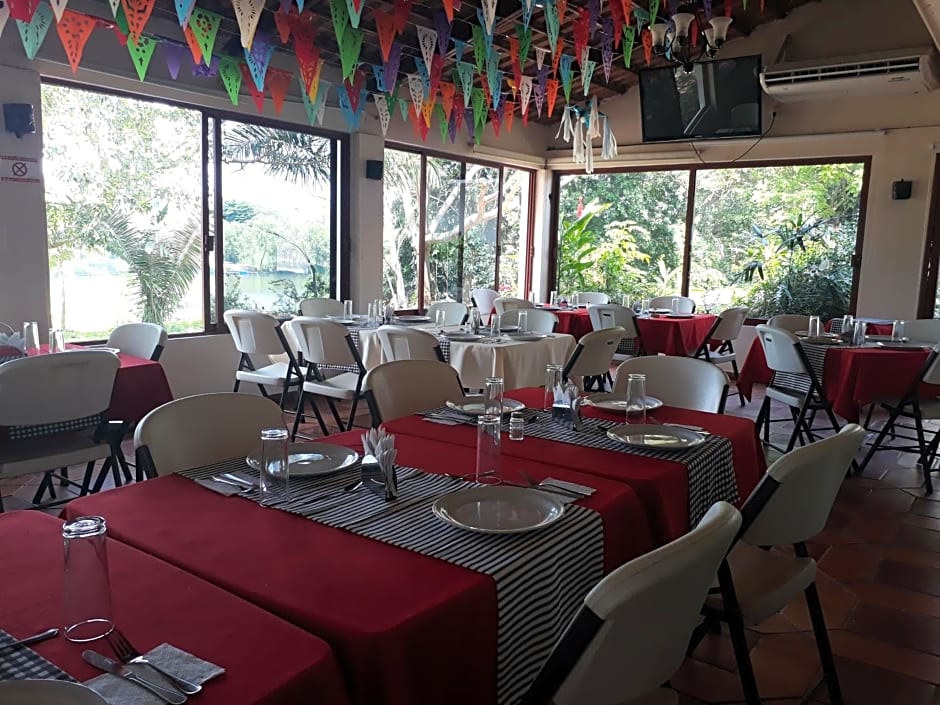 Villa Blanca Suites