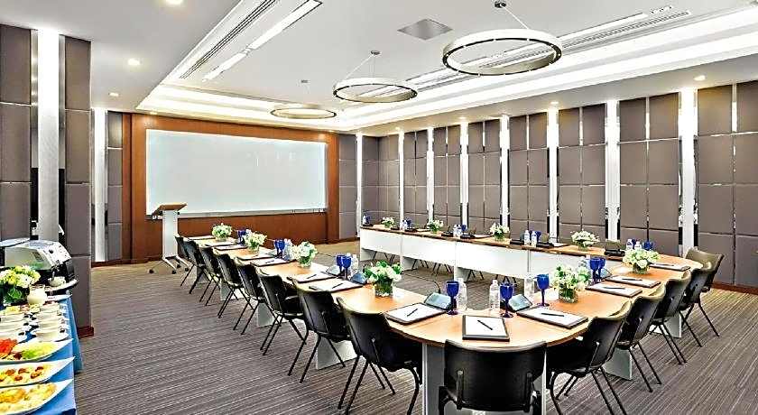 Centre Point Sukhumvit Soi 10