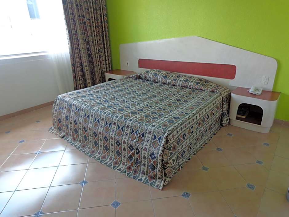 GS Cuernavaca Drive Inn - Adults Only