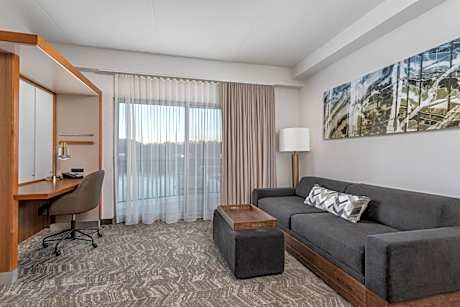 King Suite with River View, Balcony and Trundle Sofa