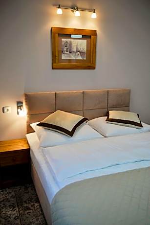 Double Room (1 Adult)
