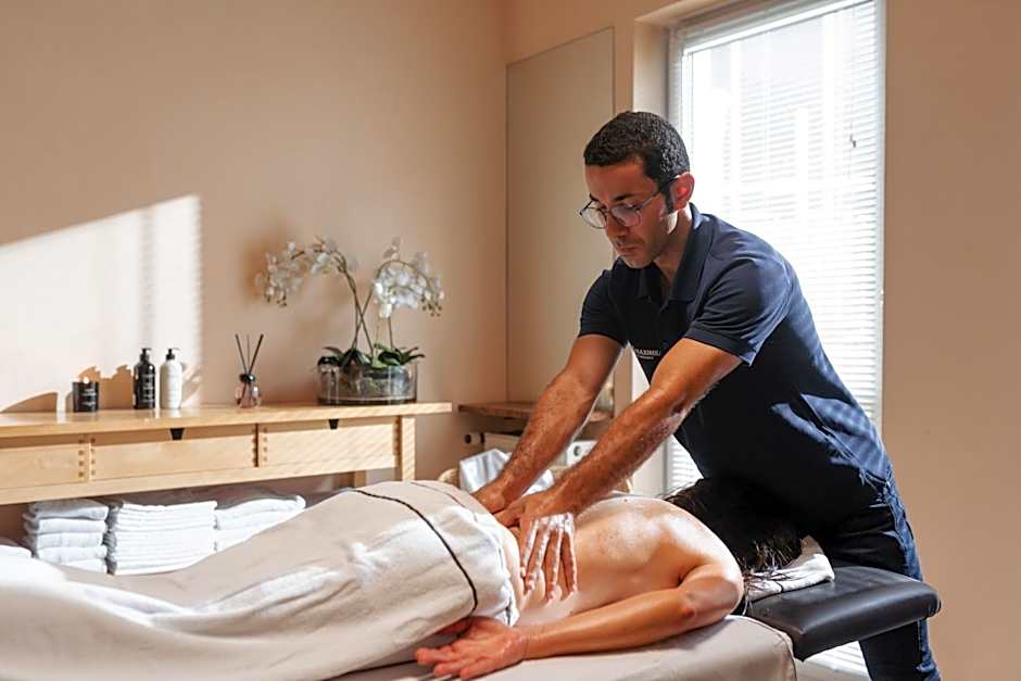 MAXIMILIAN Grand Hotel