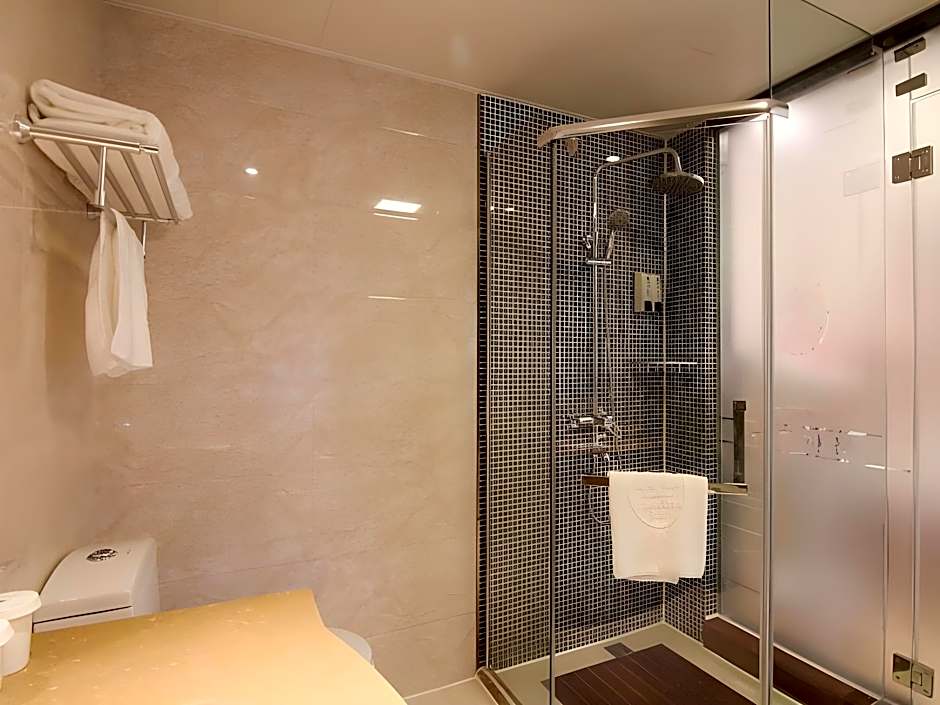 GreenTree Inn Zhenjiang Jurong Yalong Business Hotel