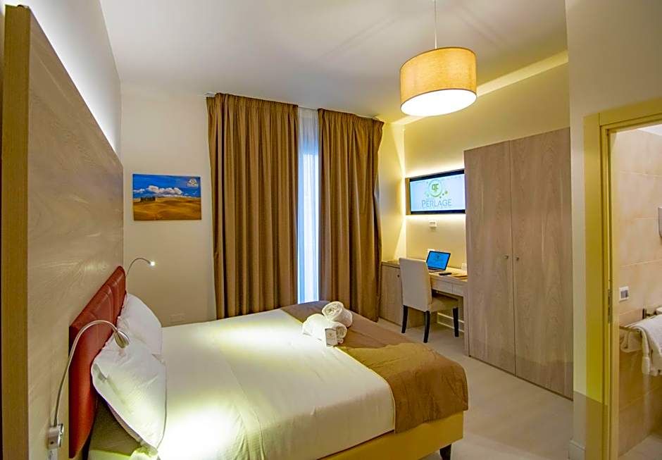 Photo 1 of 11 of Double Room