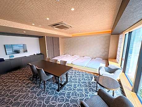 Suite with 3 Set of Japanese Futon