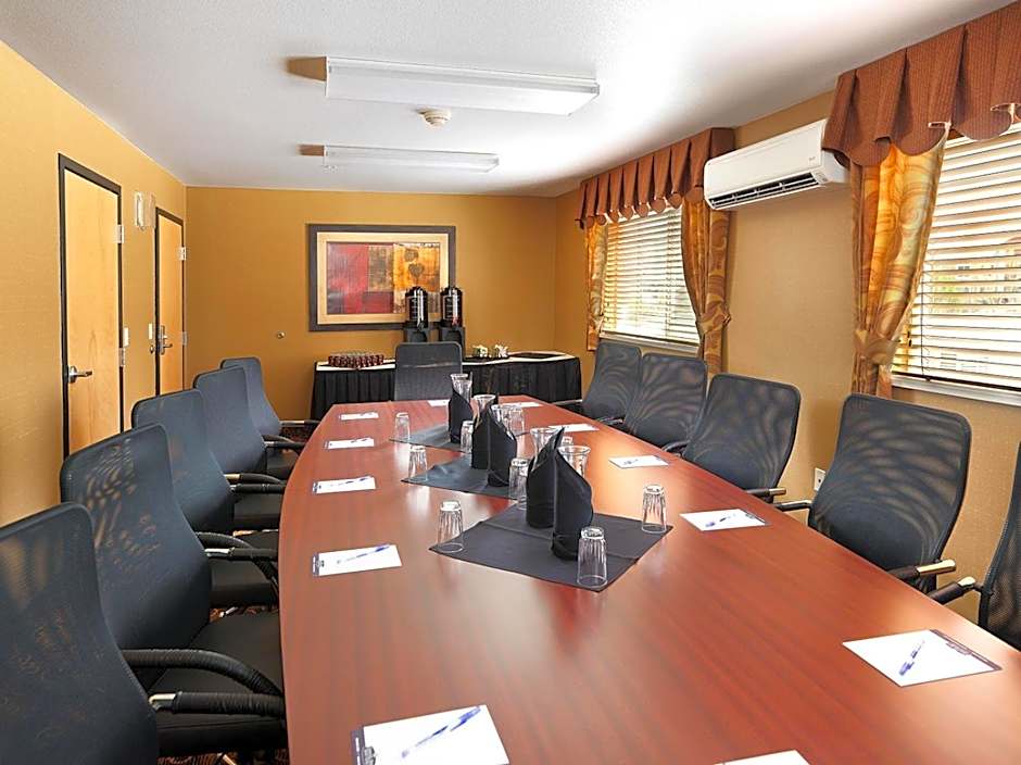 Crystal Inn Hotel & Suites - West Valley City
