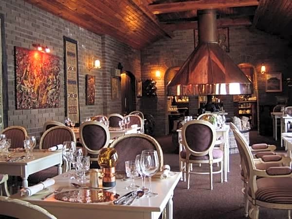 Cedar Lodge Hotel & Restaurant