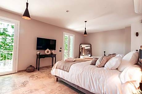 Suite with Mountain View