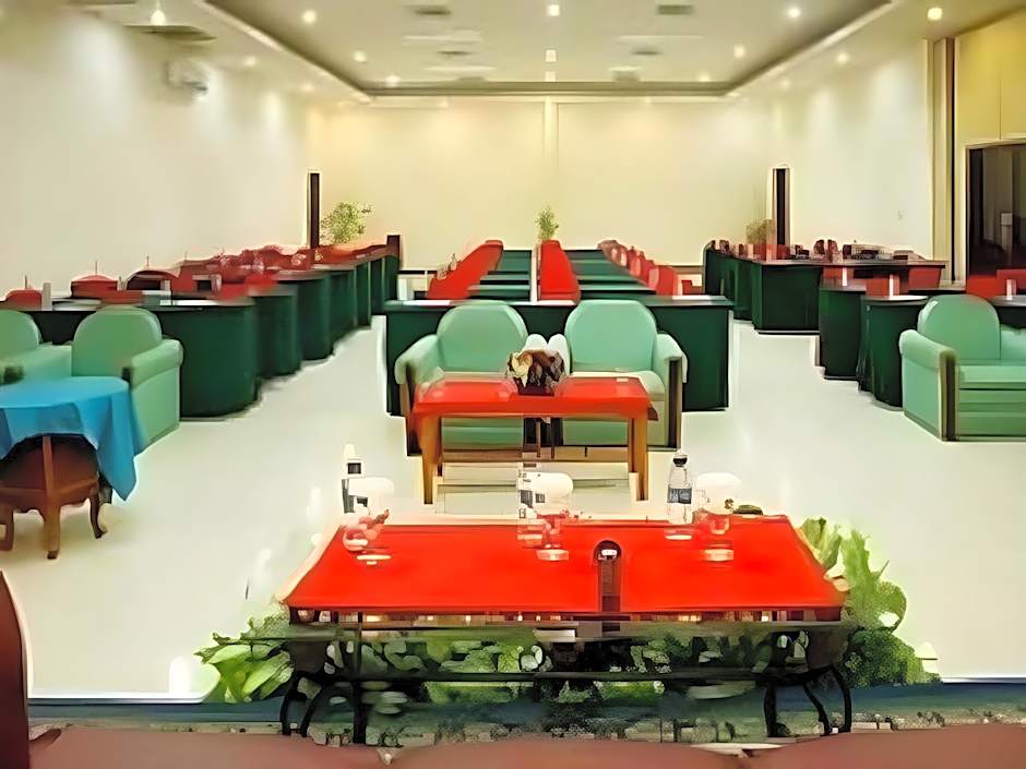 OYO 742 Mona Plaza Hotel