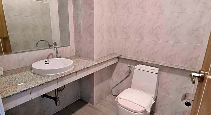 The charlotte smart hotel lopburi