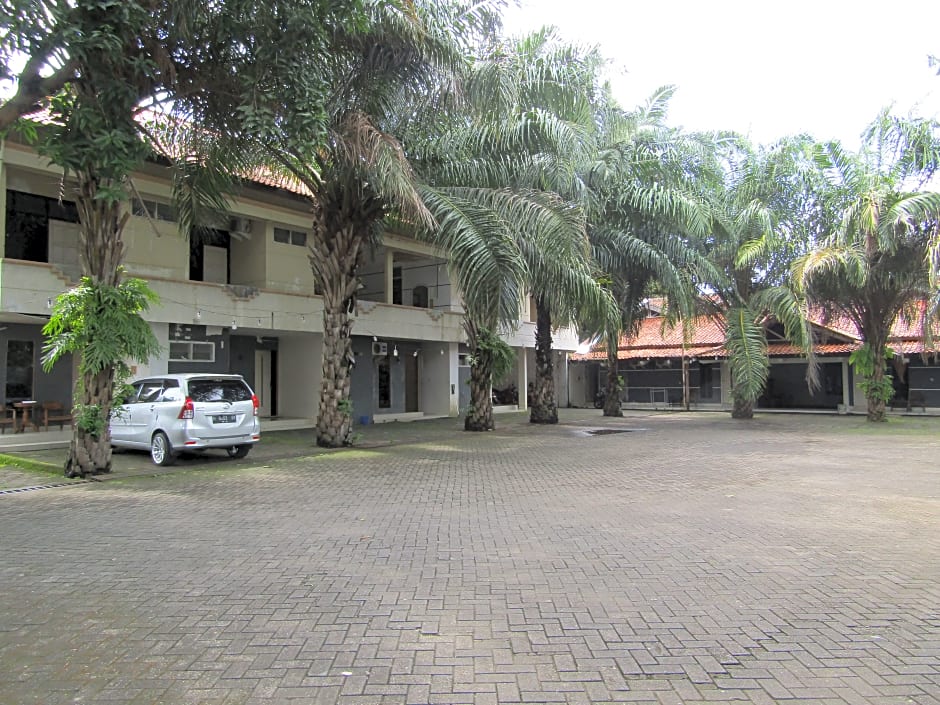 Hotel Kencana Jaya by ZUZU