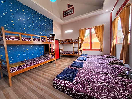 6-Bed Mixed Dormitory Room
