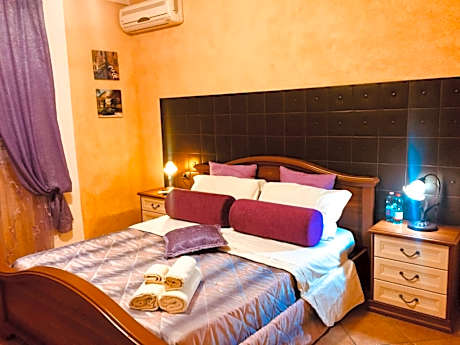 Deluxe Double Room with Side Sea View