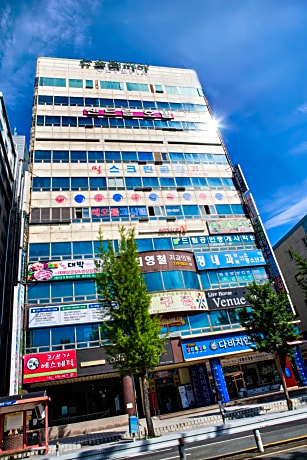 Central Hotel