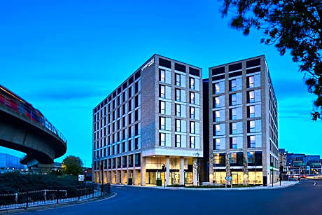 Courtyard By Marriott London City Airport