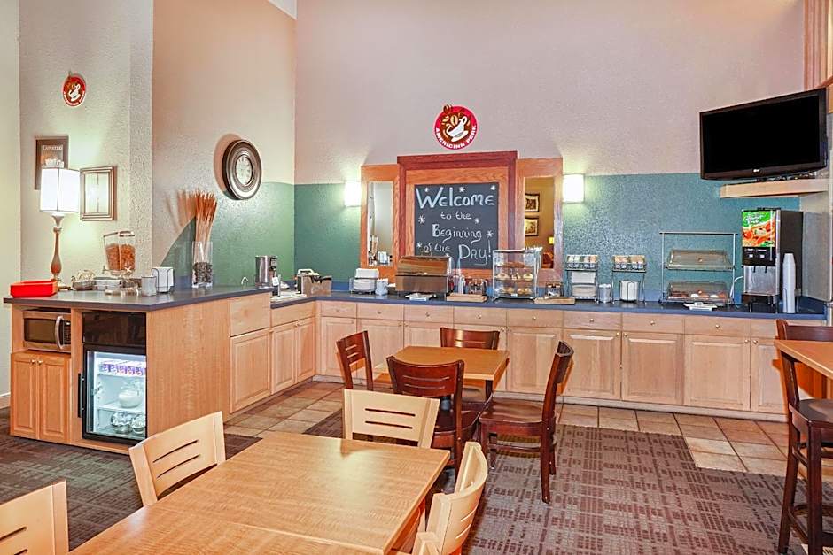 AmericInn by Wyndham Douglas/Saugatuck
