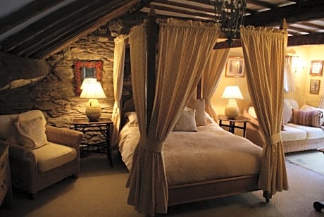 Four Poster Suite with Spa Bath
