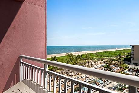 1 King Suite Ocean Pool View