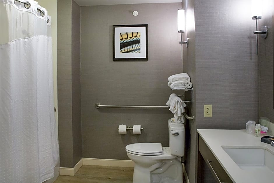 Holiday Inn Hotel & Suites Bloomington Airport By IHG