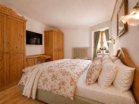 Junior Suite with Spa Access