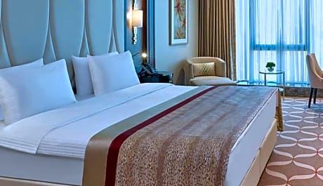 Trendy Room With Queen Size Bed