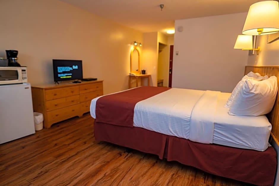 Canadas Best Value Inn- River View Hotel