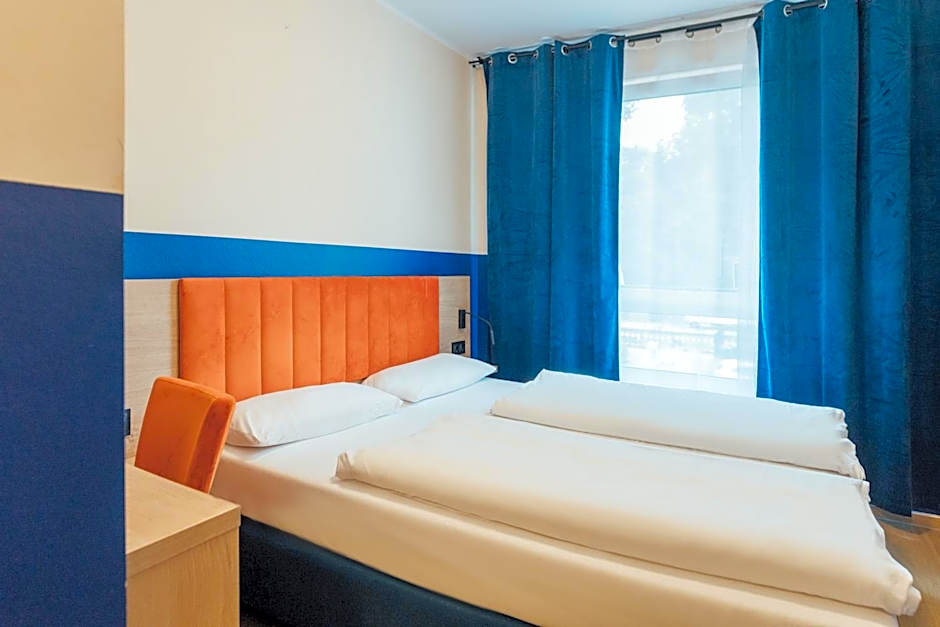 MYKY Aparthotel Harburg - Free Parking