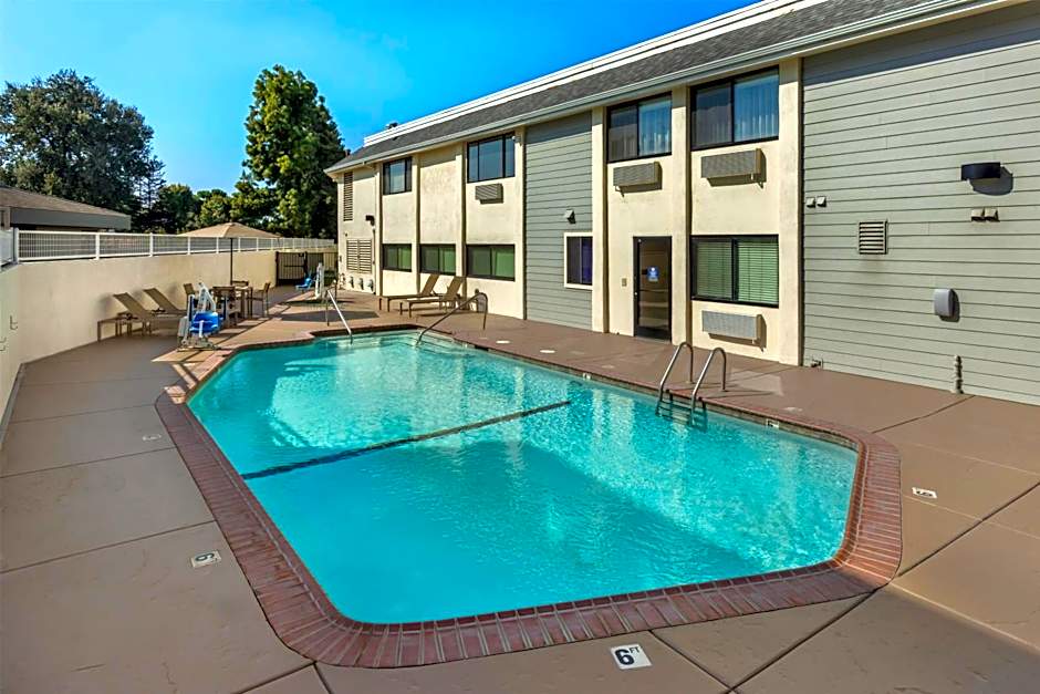 Best Western Town & Country Lodge