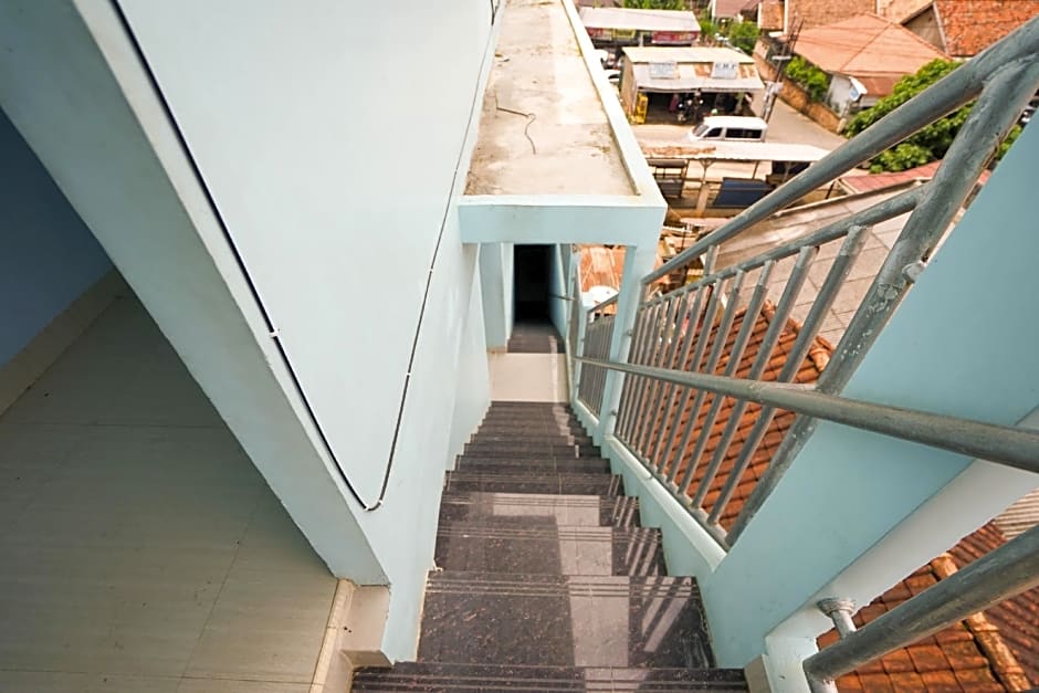 OYO 2738 818 Home Stay