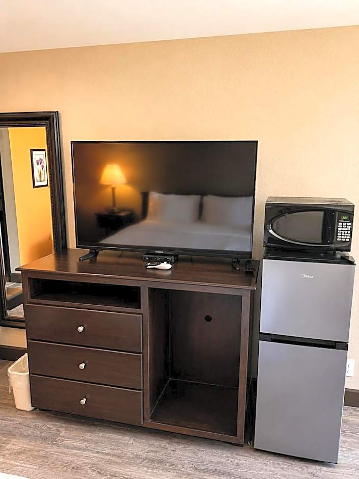Four Winds Motel & RV Park