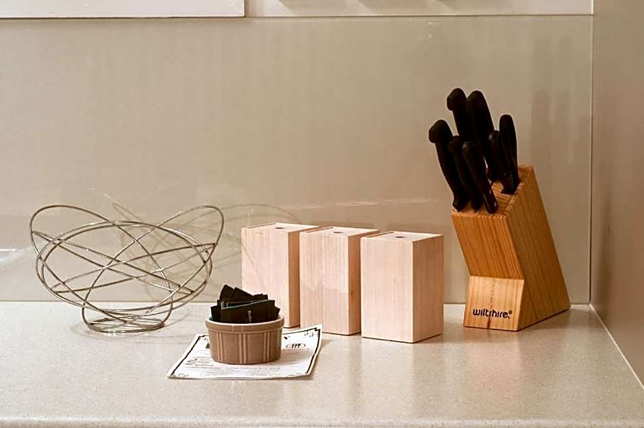 Broadway Motel & Miro Court Villas