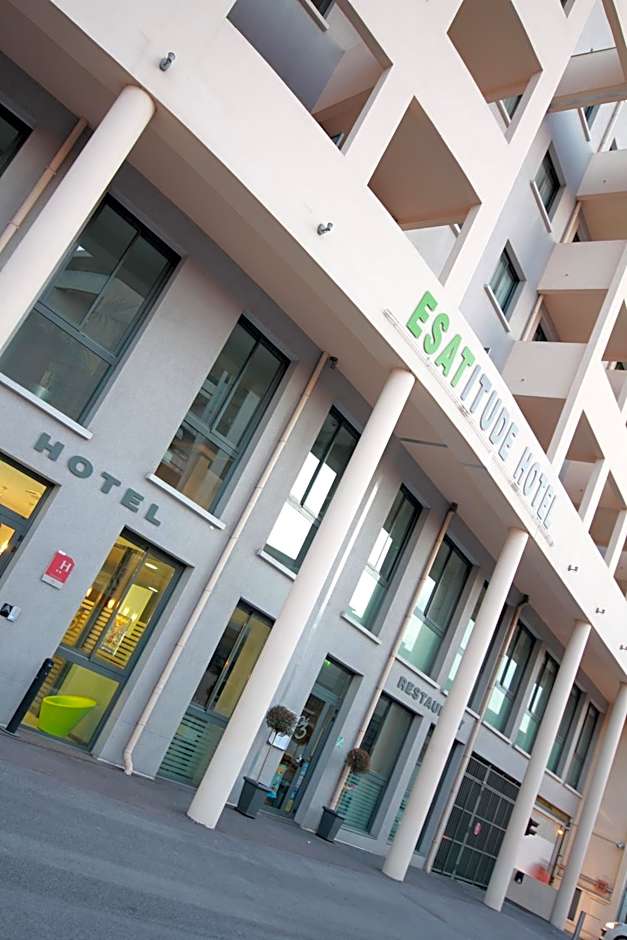 Esatitude Hotel