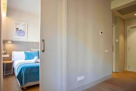 Deluxe One-Bedroom Apartment