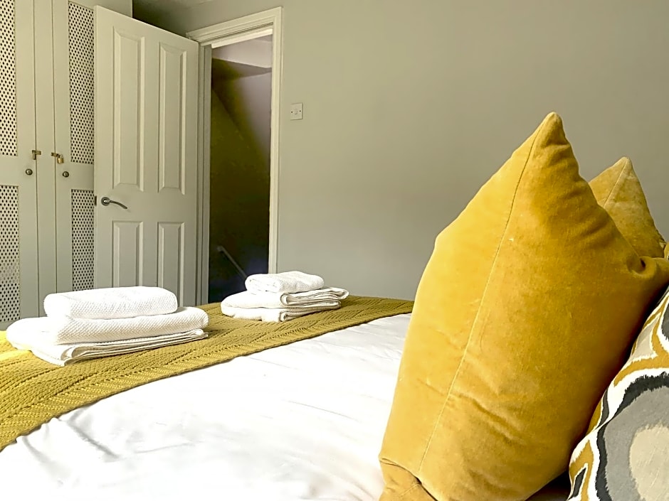 Stay In The Heart Of York At The Hampden - Free Parking - York Holiday Home