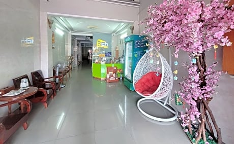 Rich Hotel