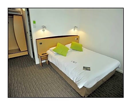 Standard Room - 1 Double Bed