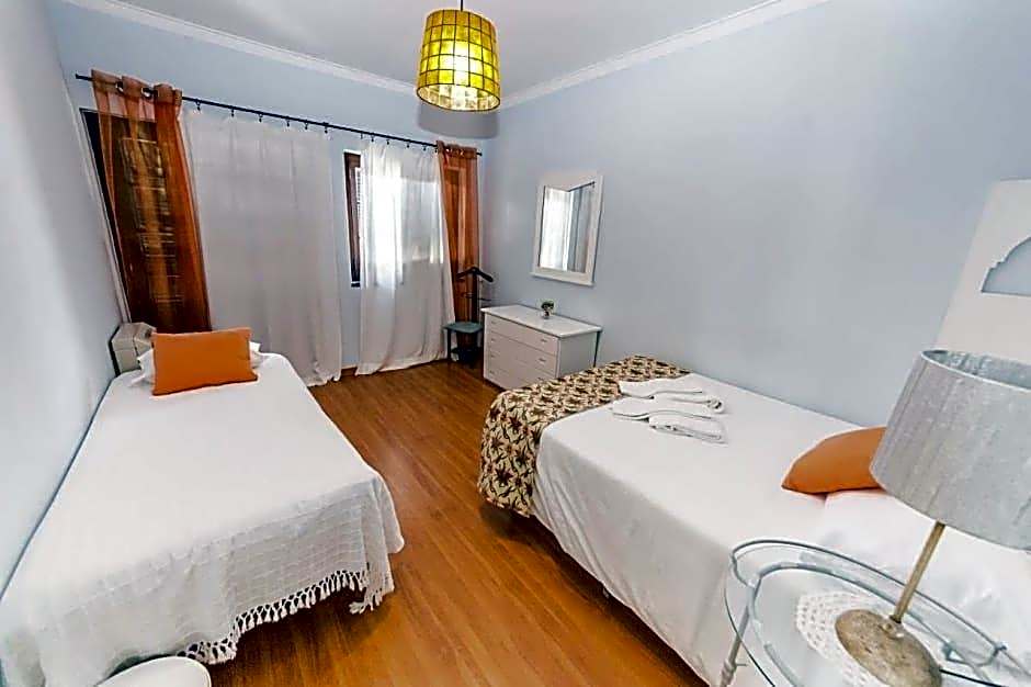 Ericeira Chill Hill Hostel & Private Rooms