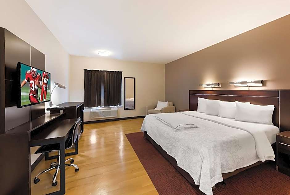 Red Roof PLUS+ Columbus Downtown- Convention Center