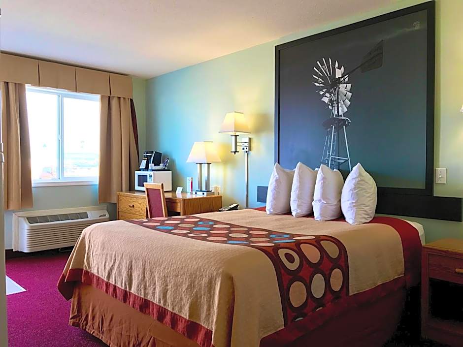 Super 8 by Wyndham Kindersley
